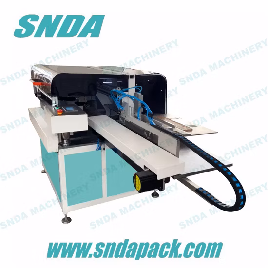 Máquina formadora de fundas con núcleo de papel en forma de panal